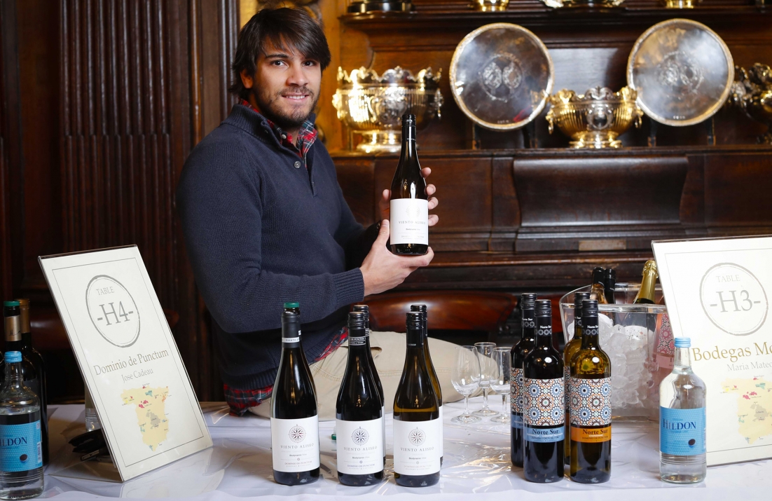 Jose Cadeau of Dominio de Punctum