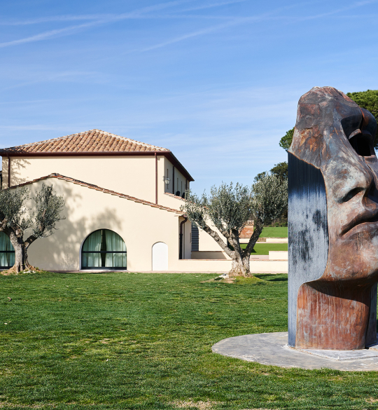 Tenuta Fratini estate with sculpture